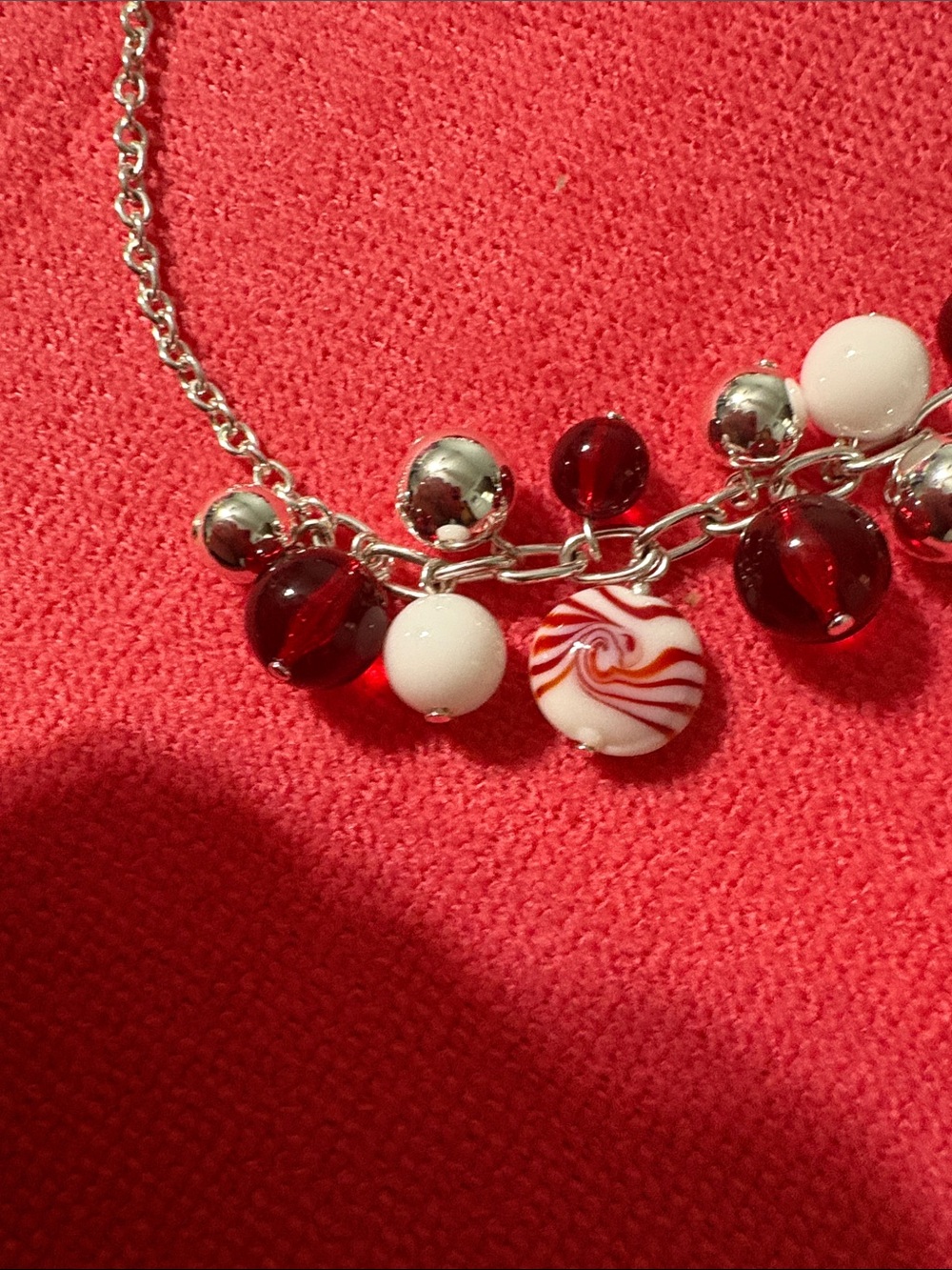 Red and White Beaded Necklace and Bracelet Set nice for Christmas or Valentines - Picture 8 of 10